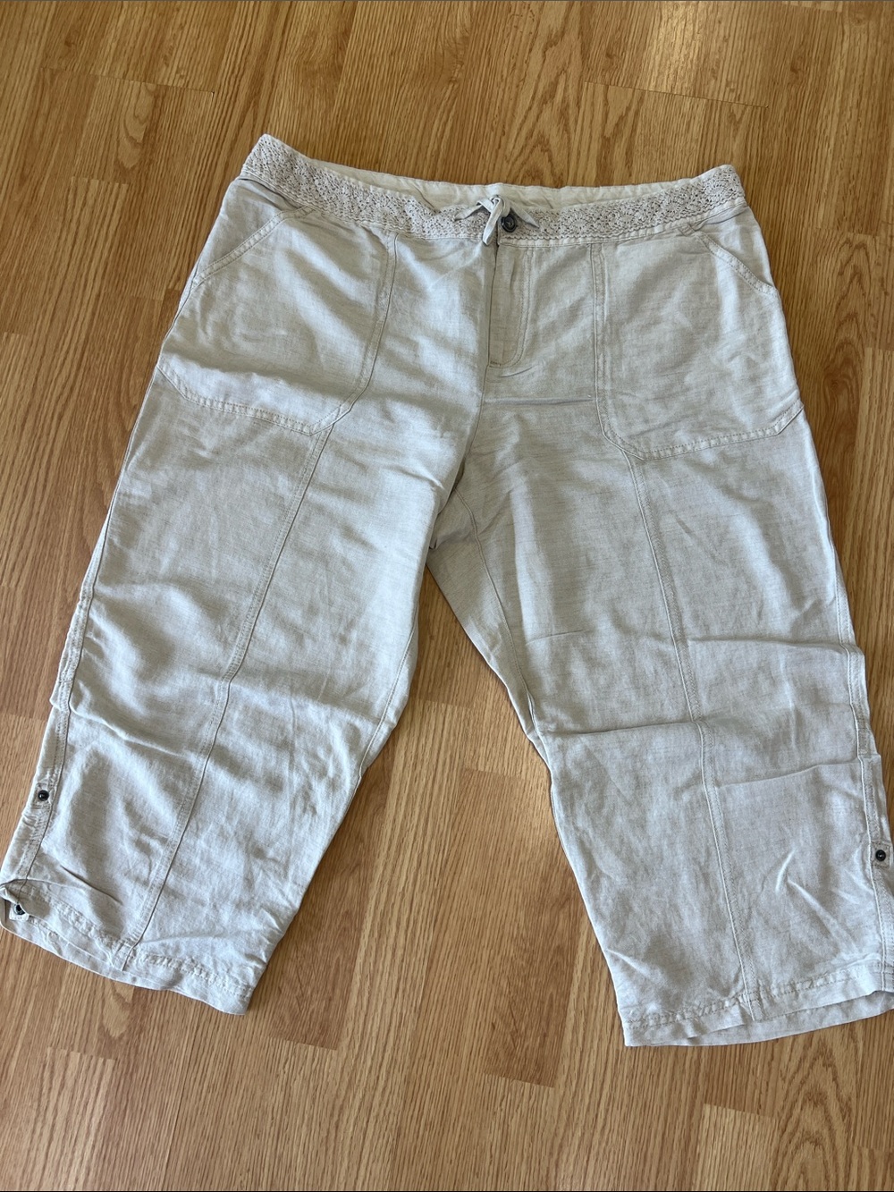 Lane Bryant  Linen-Blend Capri Pants with a Lace Detail Waistband Sz 18/20
